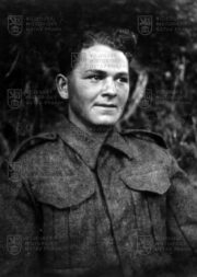 Vojenská knížka RAF (Form 64) radiotelegrafisty Petra Gibiána, 1942 (3)