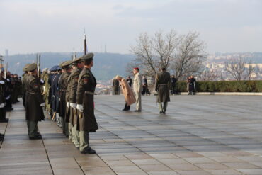 Česká republika dnes slaví Den válečných veteránů, vojáci slavnostně nastoupili na Vítkově