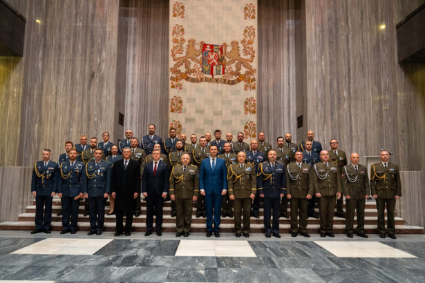 Poděkování za službu: Vojáci z misí po celém světě převzali ocenění na pražském Vítkově
