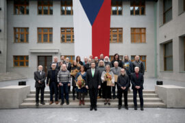 V Armádním muzeu Žižkov převzali hrdinové třetího odboje dekrety a pamětní odznaky za protikomunistický odboj