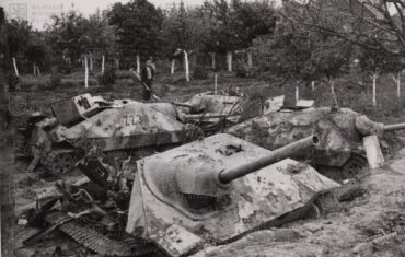 Vrakoviště zničených stíhačů Jagdpanzer 38(t) Hetzer nedaleko Prostějova v květnu 1945