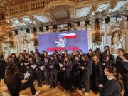 Kapelu Th Tap Tap doplnili žesťová sekce Ústřední hudby Armády ČR a Dětský pěvecký sbor Českého rozhlasu v čele s Věrou Hrdličkovou. Foto: The Tap Tap