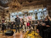 Možnost hovořit k téměř šesti stům hostů dostal na závěr koncertu i ředitel Vojenského historického ústavu Praha, brigádní generál Aleš Knížek a poradce prezidenta, diplomat Petr Kolář. Foto: The Tap Tap