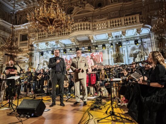 Ve Španělském sále zaznělo poděkování hrdinům. The Tap Tap hráli pro české válečné veterány pod záštitou prezidenta Petra Pavla