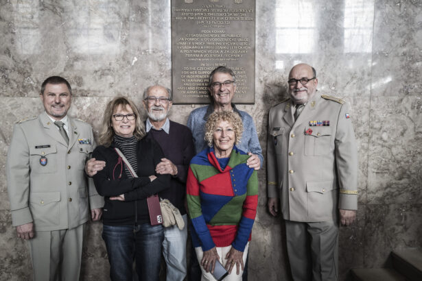 Izraelští vojenští veteráni navštívili Armádní muzeum na Žižkově