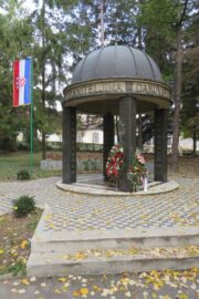 06 Pomník obránců Daruvaru (foto Michal Louč)