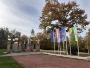 22 V blízkosti motelu Trokut je i tento památník (foto Michal Louč)