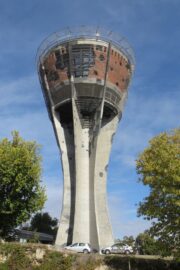 23 Těžce poškozená vodárenská věž je symbolem bitvy o Vukovar probíhající od srpna do listopadu 1991 (foto Michal Louč)