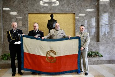 Vojenský historický ústav Praha získal unikátní vlajku z roku 1918