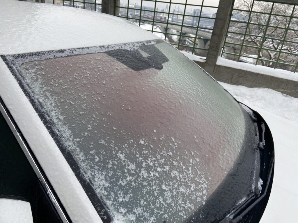 Průchod od cyklostezky od hlavního nádraží je v případě náledí uzavřen