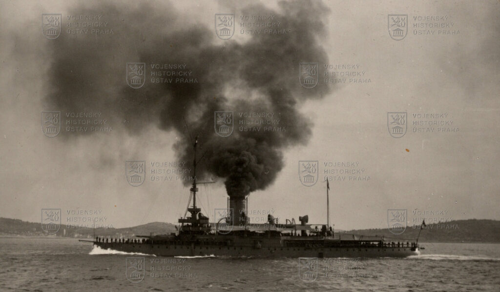 Pohled na pobřežní bitevní loď SMS Wien