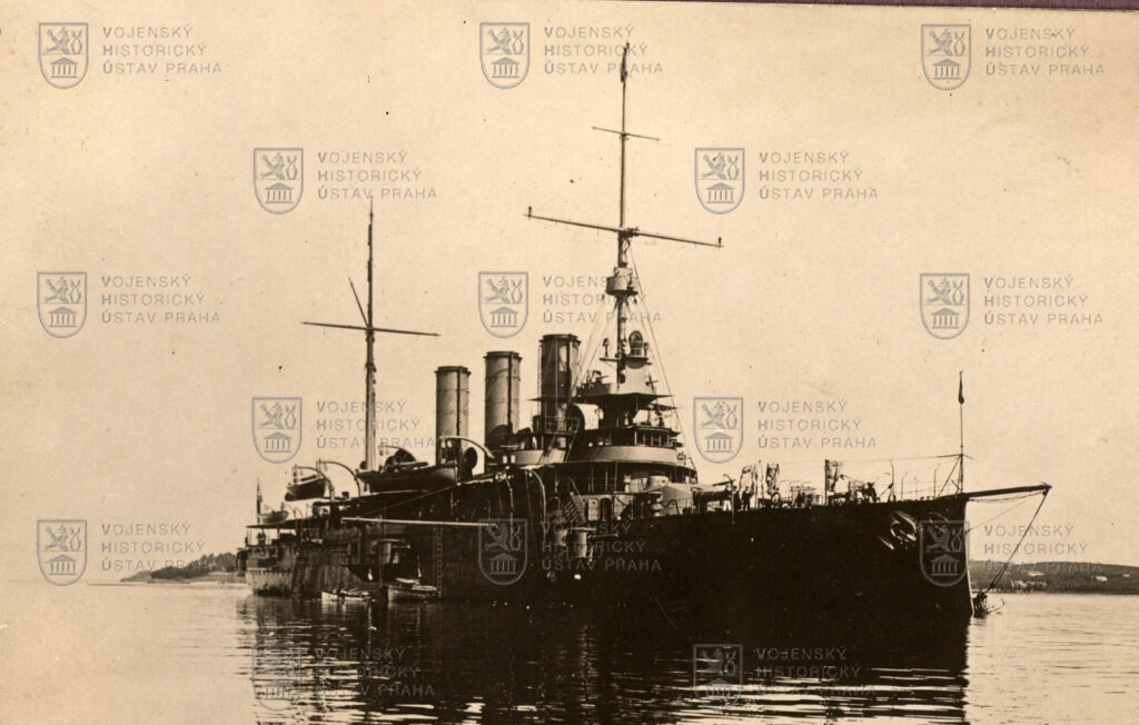 Snímek pancéřového křižníku SMS Kaiser Karl VI.