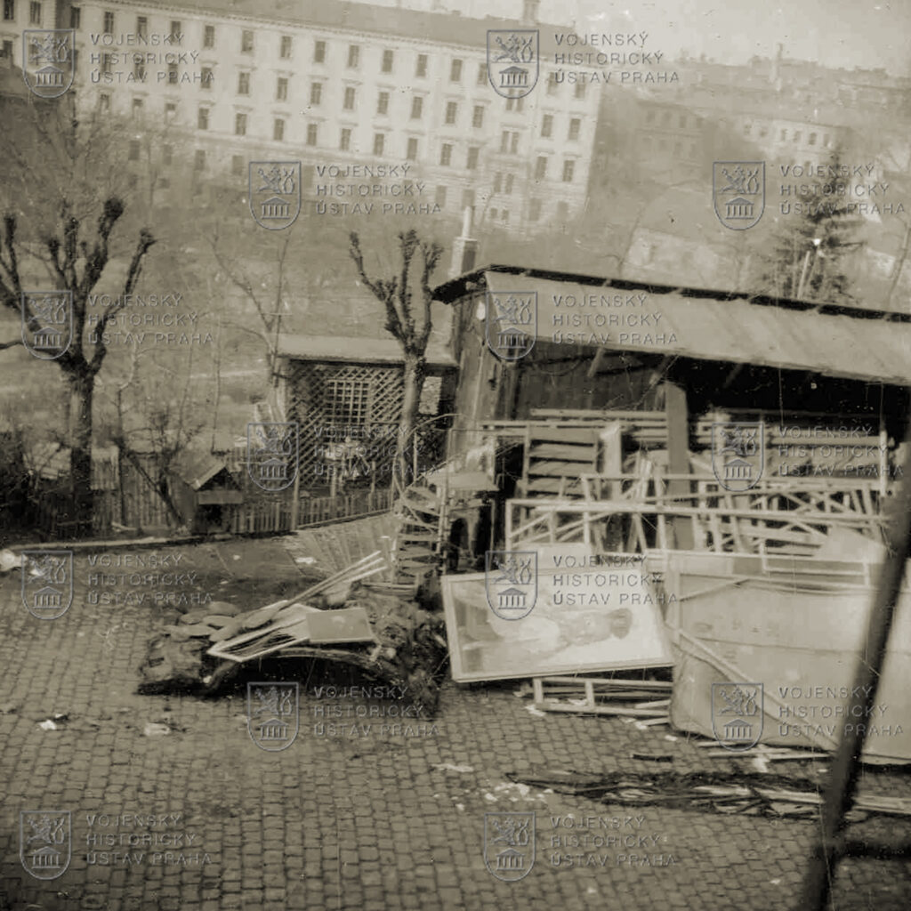 Připomínka náletu na Prahu v roce 1945