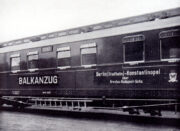 Balkanzug, jenž jako válečný pokračovatel proslulého Orient-Expressu zajišťoval přímé železniční spojení mezi Berlínem a Istanbulem, se na svoji první jízdu vydal 15. ledna 1916. Symbolizoval úzké sepjetí obou metropolí i obou říší. Zatímco Berlín potřeboval turecké suroviny, Istanbul německé technologie.