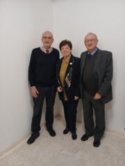 Setkání se zúčastnili i tři někdejší zástupci zdravotnického týmu UNPROFOR (FST Knin/ velitelství sektoru Jih). Zleva MUDr. Petr Chmátal, Marie Charvátová a MUDr. Mojmír Mrva. FOTO: VHÚ Praha