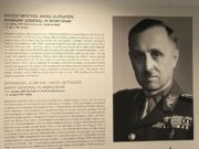 Informační panel o generálu Kutlvašrovi. Výstava "1945 - Voláme všechny Čehy!". FOTO Jiří Reichl, VHÚ Praha
